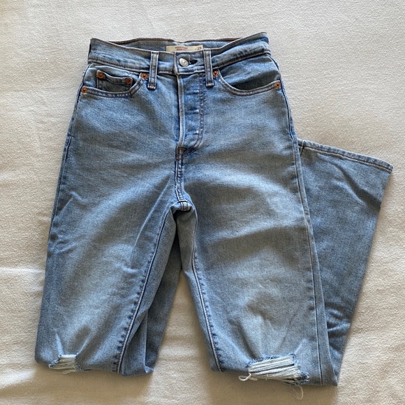 Levi’s | Wedgie Jeans - Picture 4 of 9